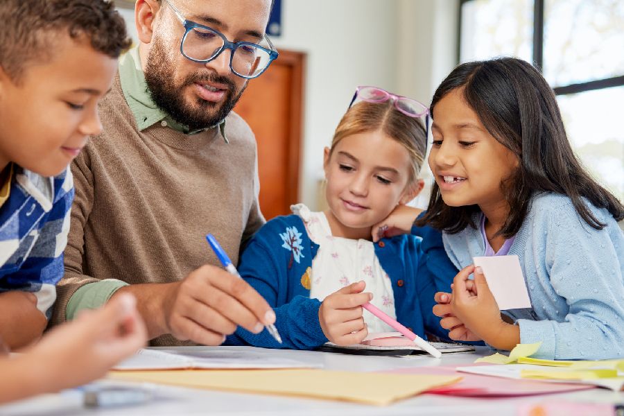 Lehrer und Schülerinnen und Schüler Per Klick gelangen Sie zur Unterseite Verantwortung