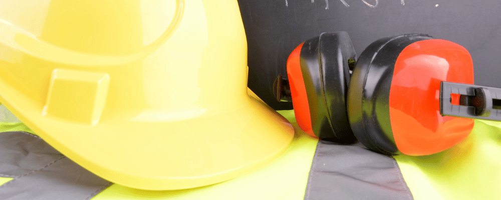 Bilde mit Bauhelm und Gehörschutz