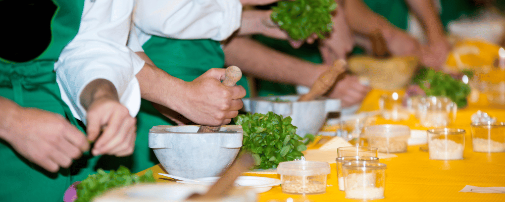 Zubereitung von grünem Pesto