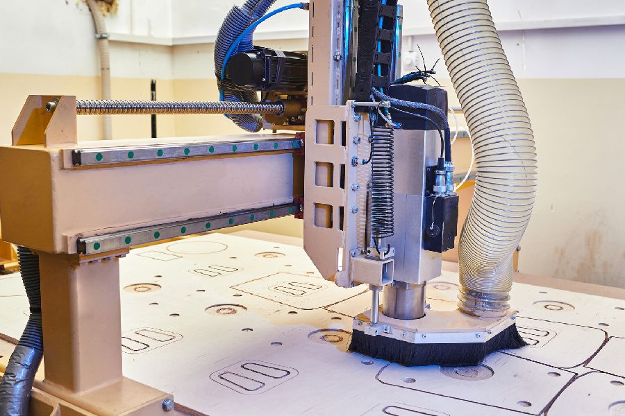 Holzverarbeitungsmaschine führt zur Unterseite Holztechnik